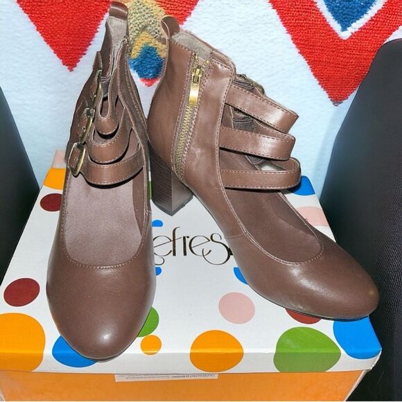 Refresh Ankle Boots NWT Vintage-Inspired Brown Buckle Block Heel 10 (Fits 9/9.5) - Picture 7 of 16